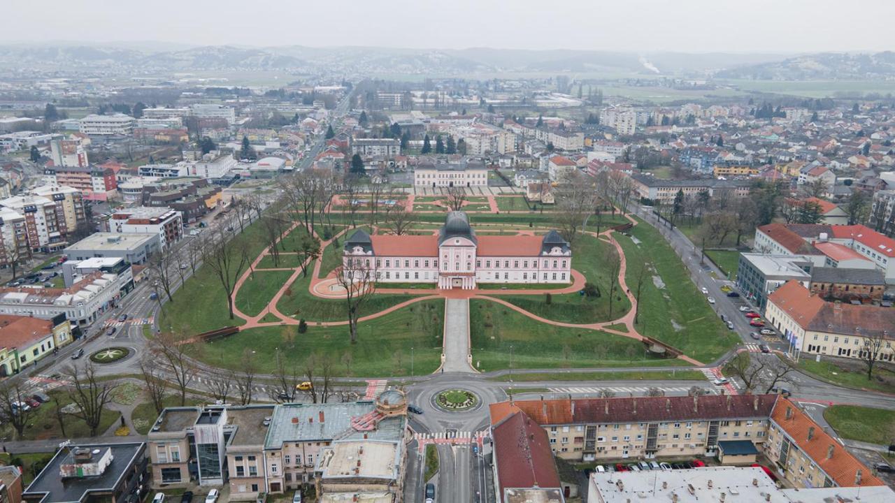 Apartmani Mozart-Centar Virovitica Exteriör bild