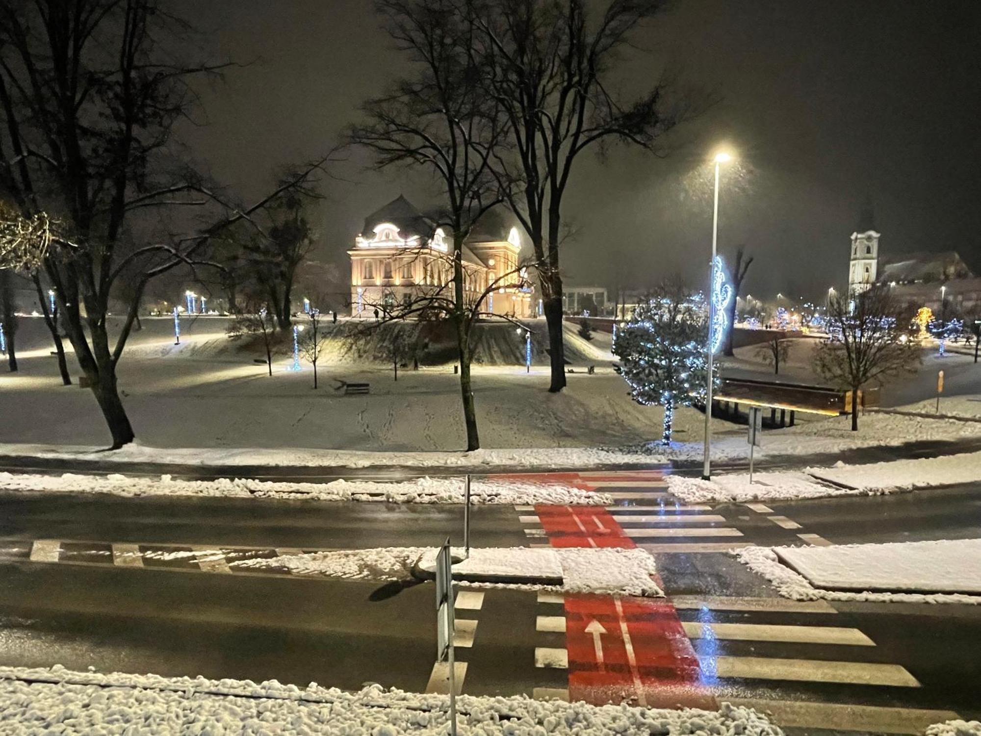 Apartmani Mozart-Centar Virovitica Exteriör bild